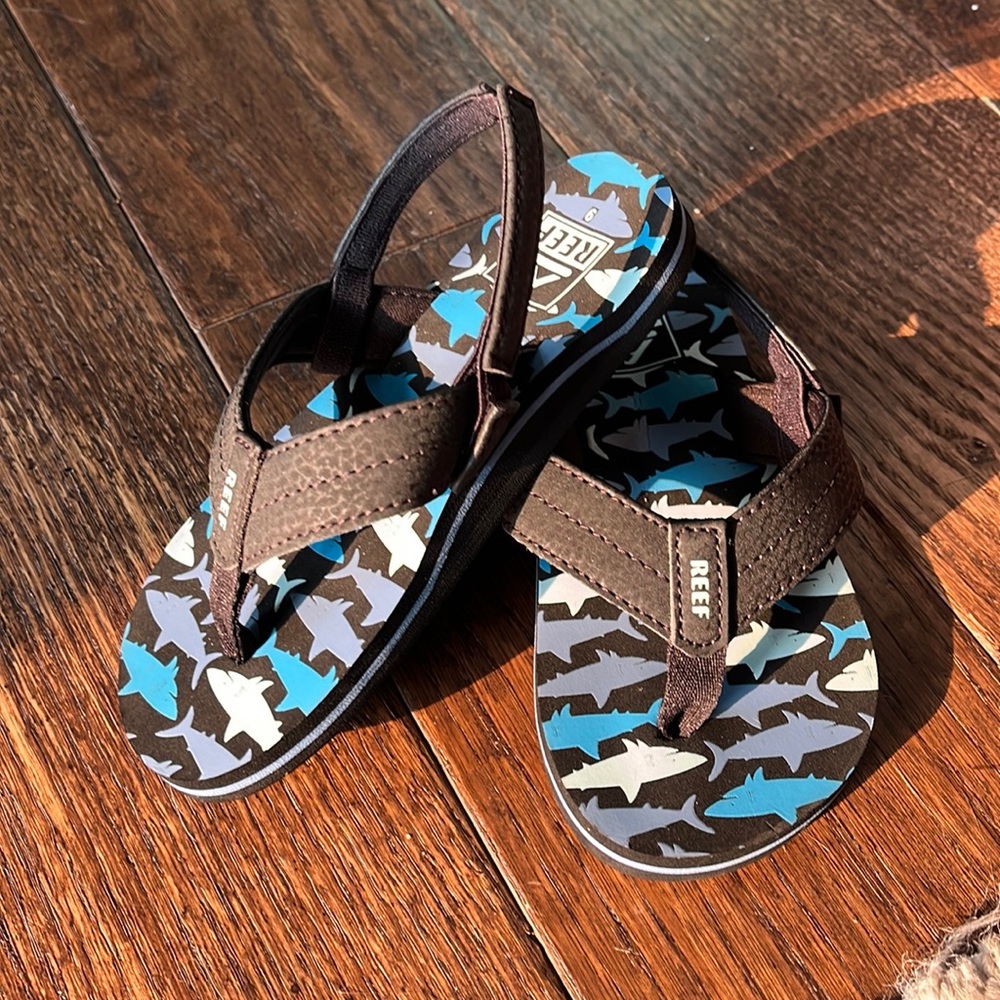 Toddler reef flip flops size 9